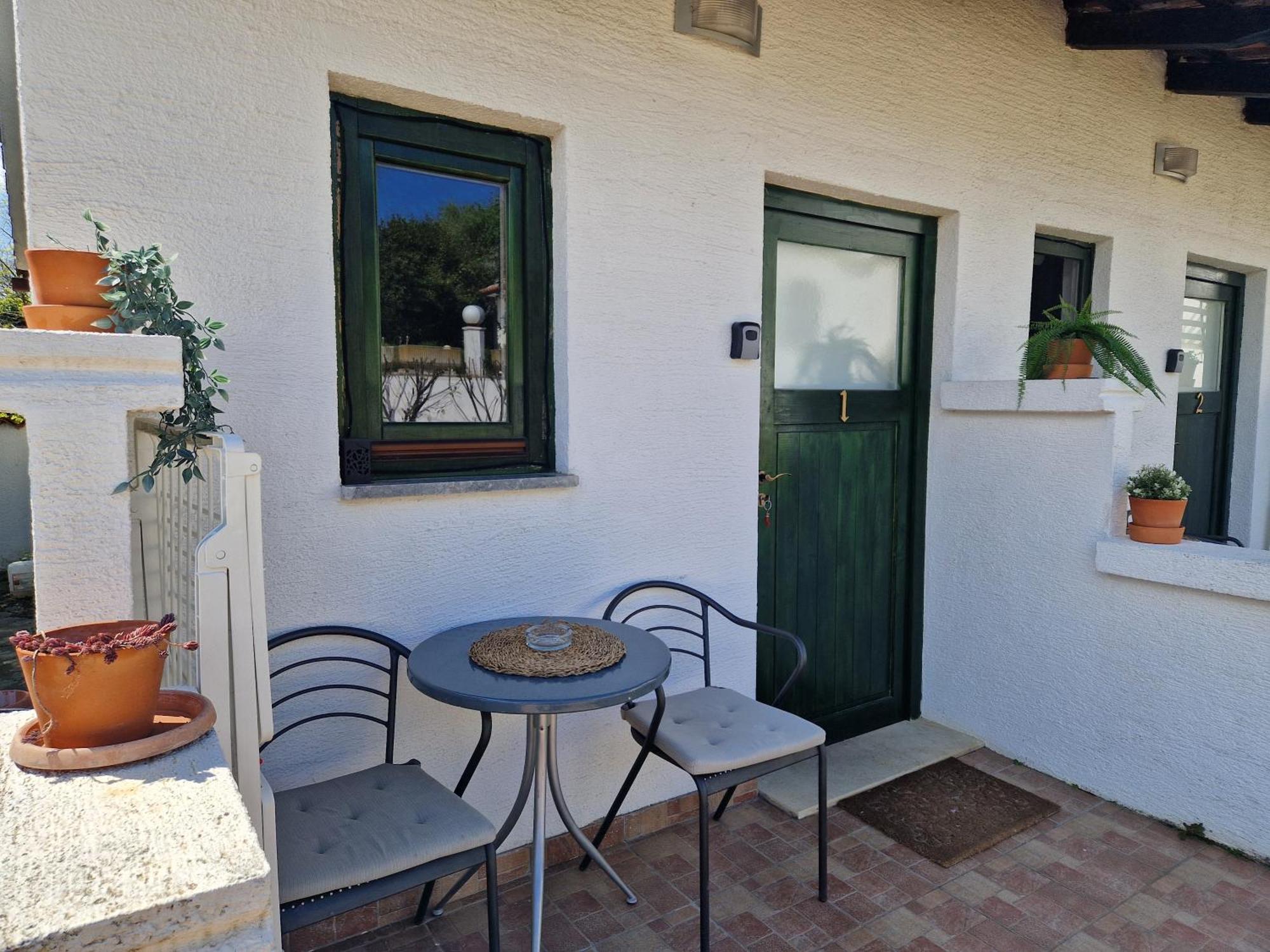Lav Guest house